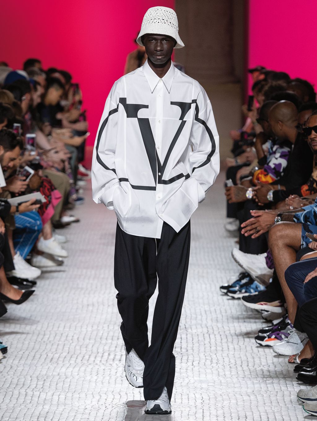Fashion Week Paris Spring/Summer 2019 look 24 from the Valentino collection 男装