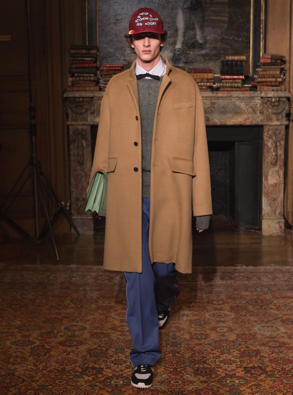 Fashion Week Paris Fall/Winter 2017 look 24 from the Valentino collection 男装