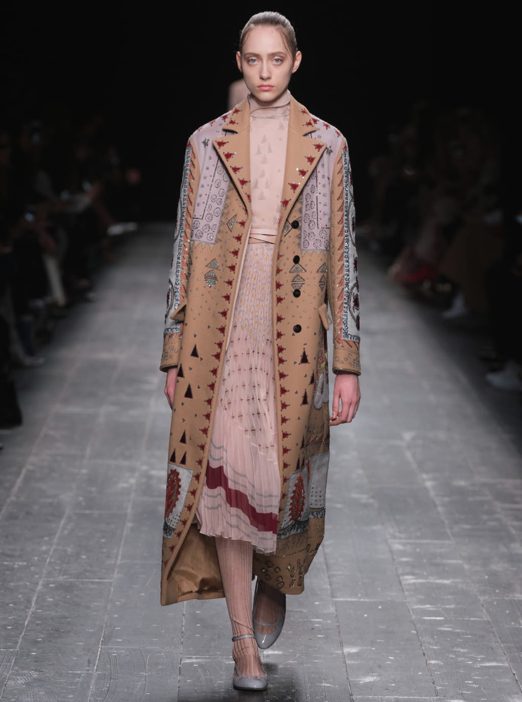 Fashion Week Paris Fall/Winter 2016 look 24 from the Valentino collection 女装