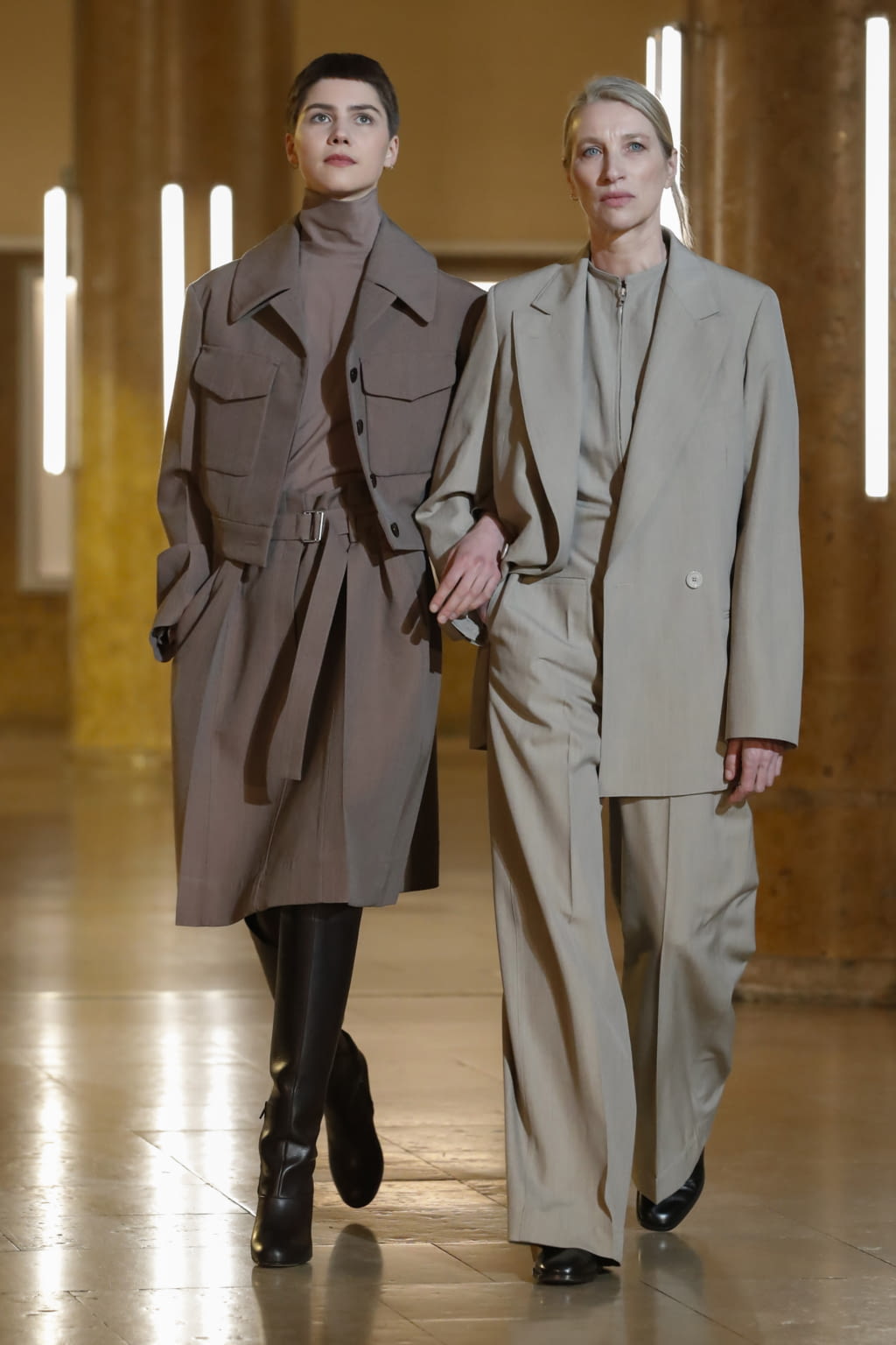 Fashion Week Paris Fall/Winter 2020 look 25 from the Lemaire collection womenswear