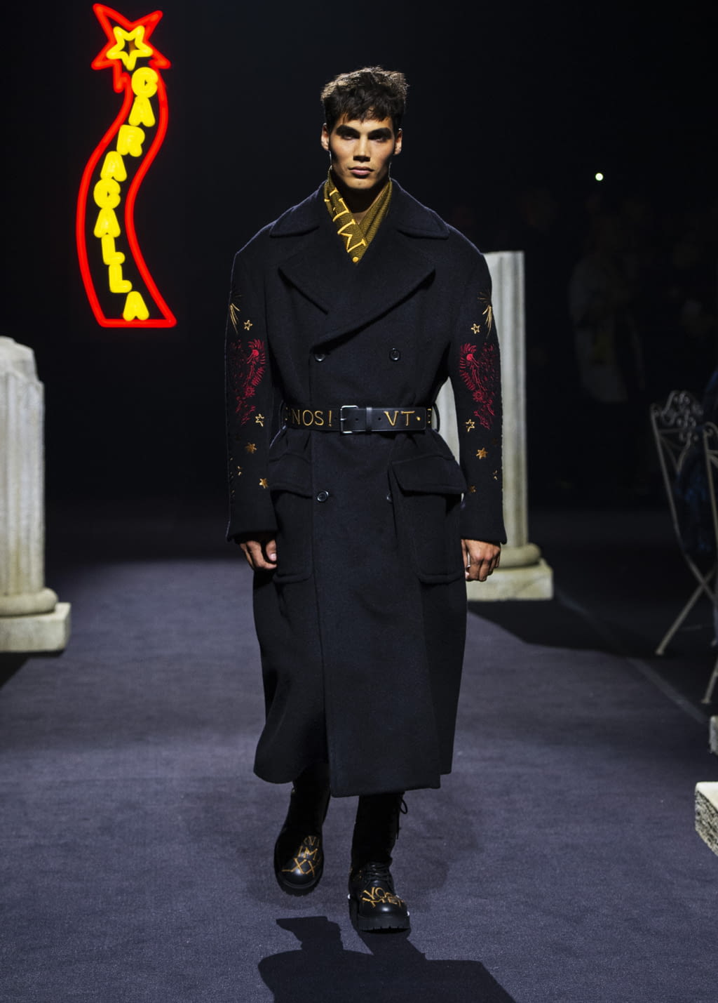 Fashion Week Milan Fall/Winter 2019 look 25 de la collection Moschino menswear