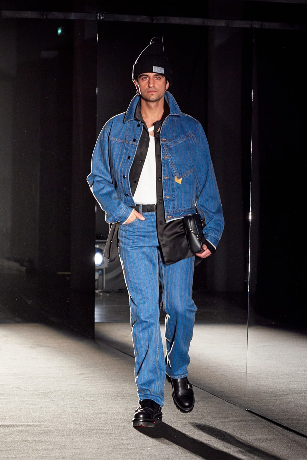 Fashion Week Paris Fall/Winter 2021 look 25 from the Louis Gabriel Nouchi collection 男装
