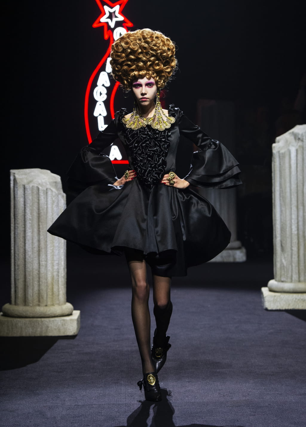 Fashion Week Milan Pre-Fall 2019 look 26 de la collection Moschino womenswear