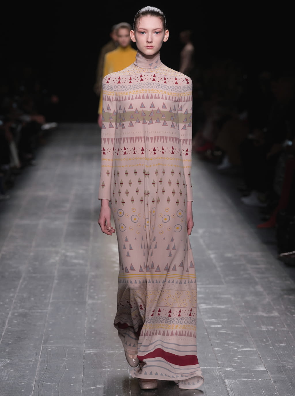 Fashion Week Paris Fall/Winter 2016 look 26 from the Valentino collection womenswear