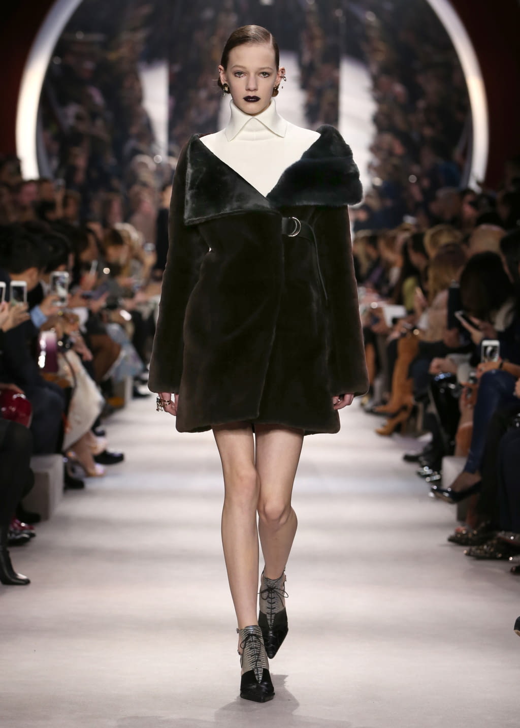 Fashion Week Paris Fall/Winter 2016 look 27 from the Christian Dior collection womenswear