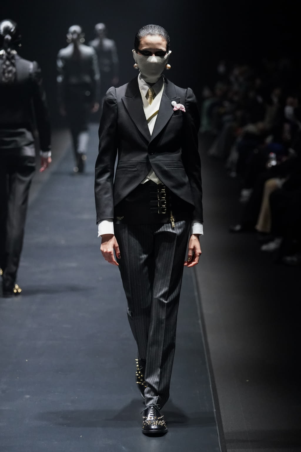 Fashion Week Paris Fall/Winter 2022 look 27 de la collection Undercover womenswear