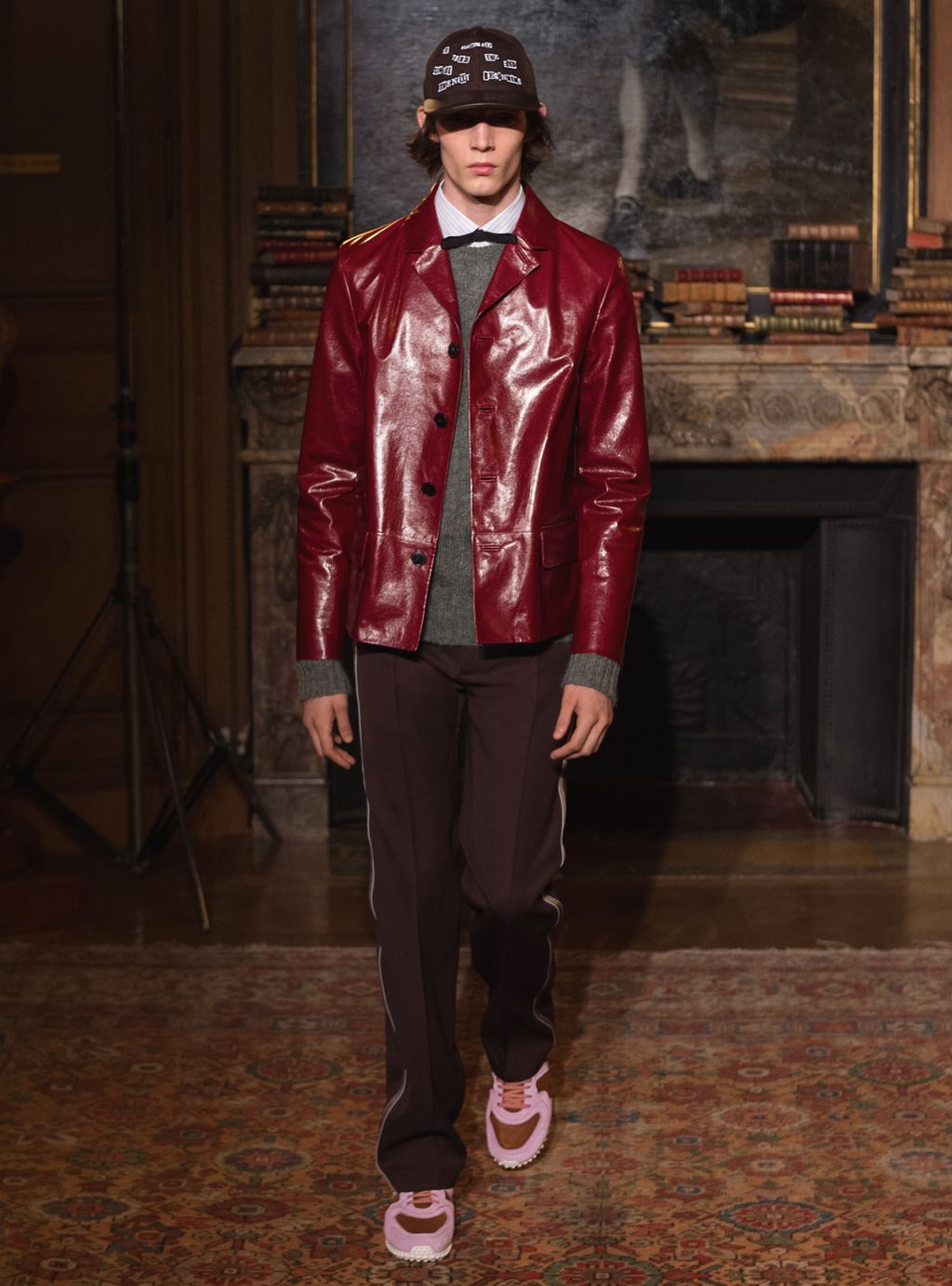 Fashion Week Paris Fall/Winter 2017 look 27 from the Valentino collection menswear