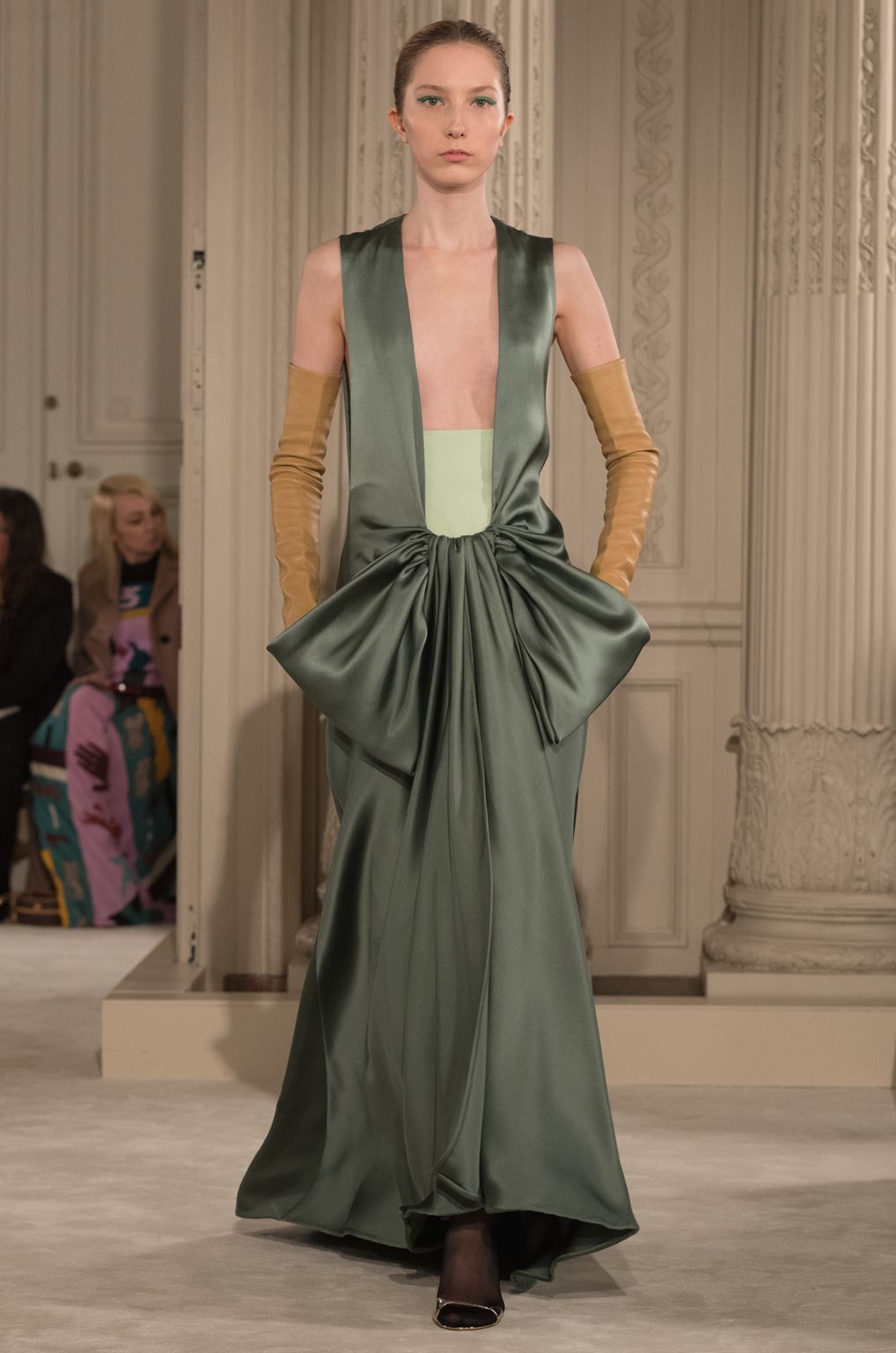 Fashion Week Paris Spring/Summer 2018 look 28 from the Valentino collection couture