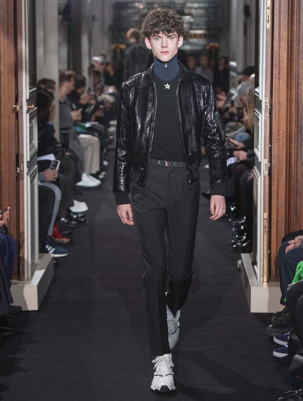 Fashion Week Paris Fall/Winter 2018 look 28 from the Valentino collection menswear