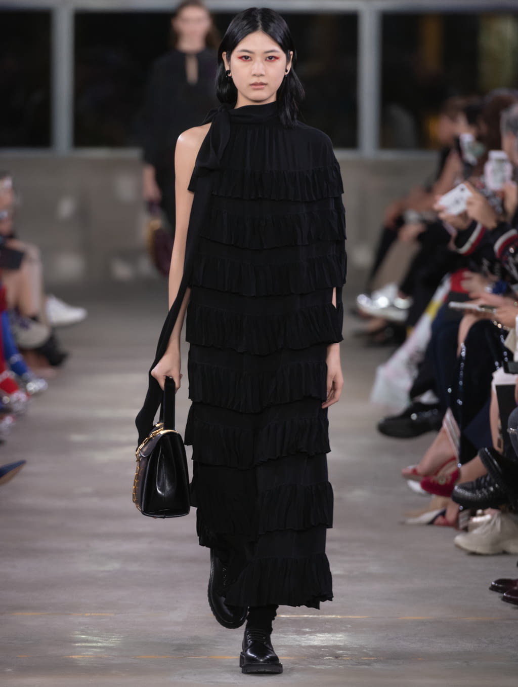 Fashion Week Paris Pre-Fall 2019 look 28 from the Valentino collection 女装