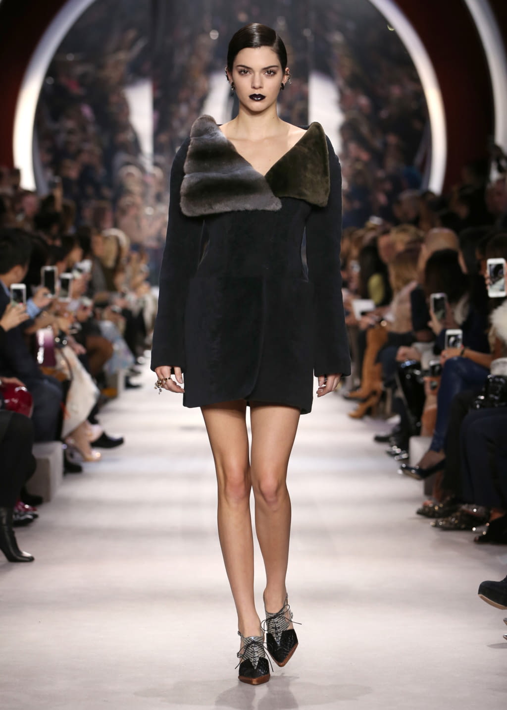 Fashion Week Paris Fall/Winter 2016 look 29 de la collection Christian Dior womenswear