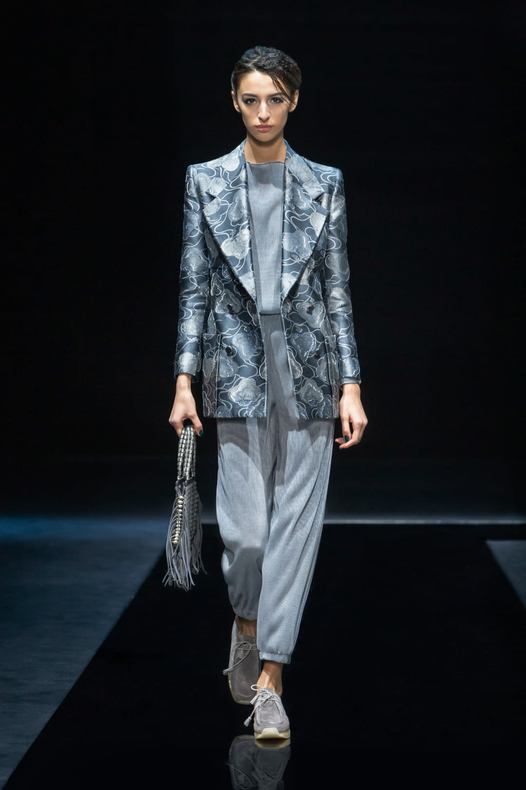 Fashion Week Milan Fall/Winter 2021 look 29 from the Giorgio Armani collection womenswear