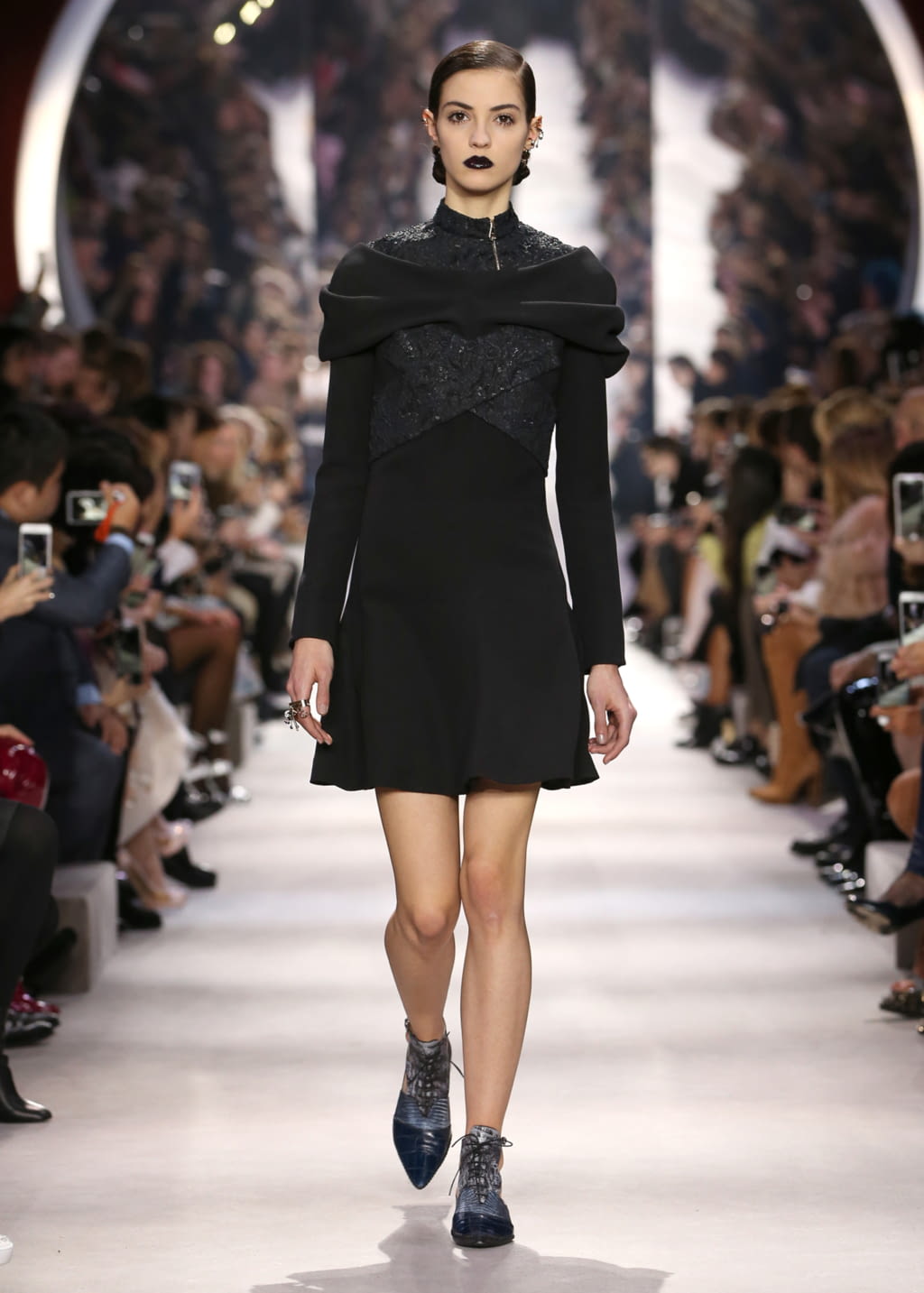 Fashion Week Paris Fall/Winter 2016 look 3 from the Christian Dior collection womenswear