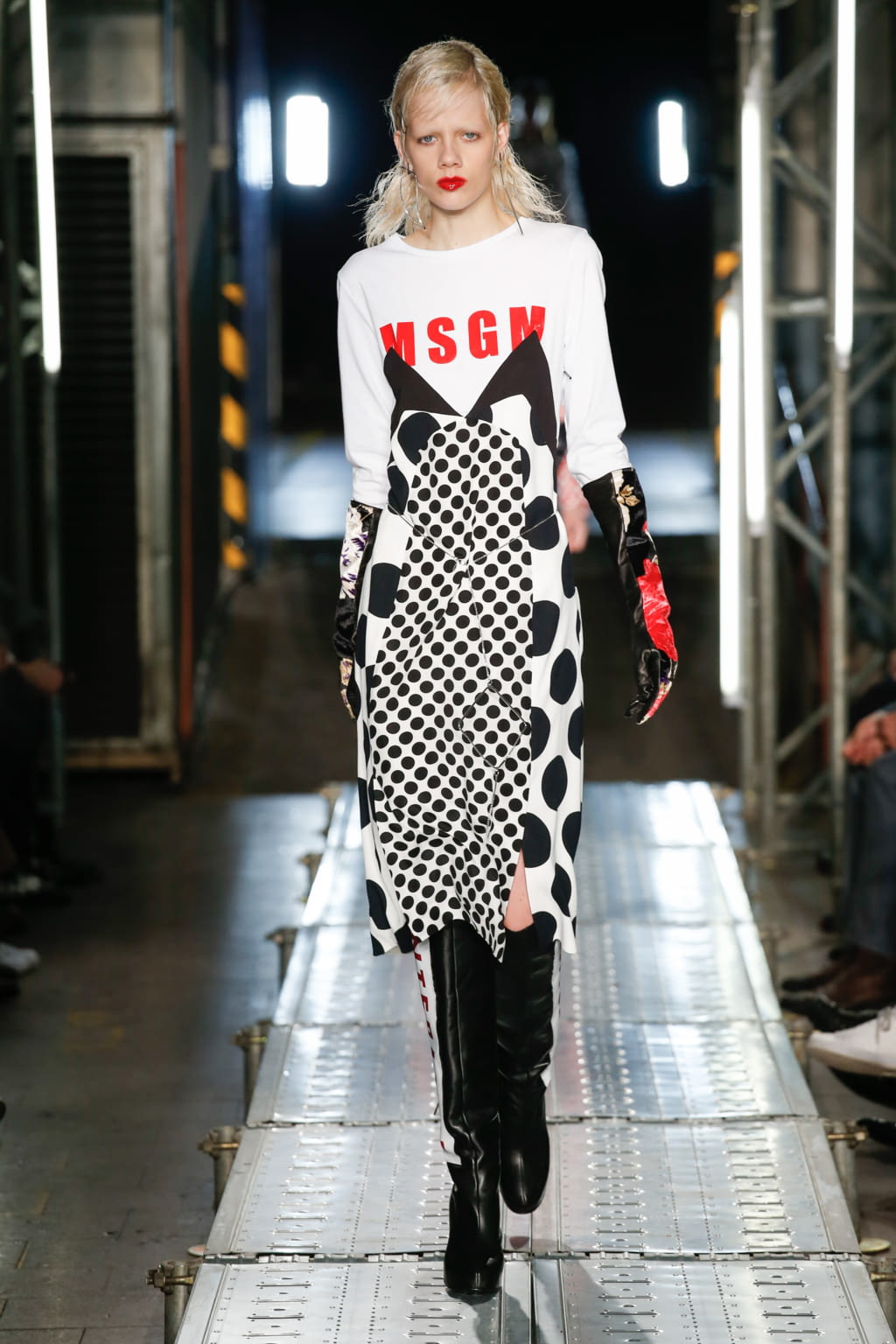 Fashion Week Milan Fall/Winter 2016 look 3 from the MSGM collection 女装