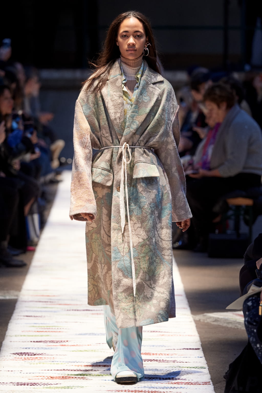 Fashion Week Paris Fall/Winter 2018 look 3 from the Acne Studios collection 女装