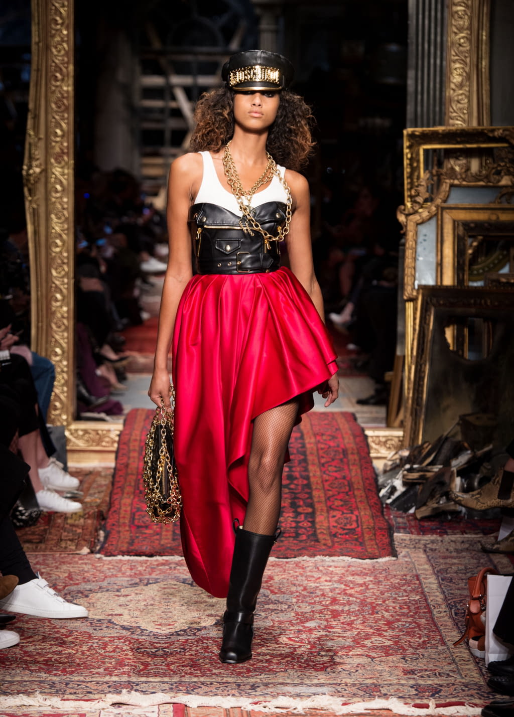 Fashion Week Milan Fall/Winter 2016 look 3 de la collection Moschino womenswear