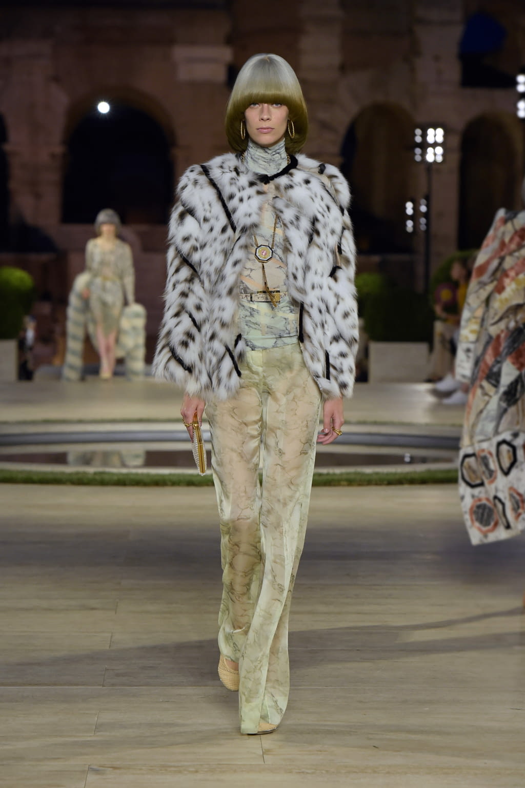 Fashion Week Milan Fall/Winter 2019 look 3 from the Fendi collection 高级定制