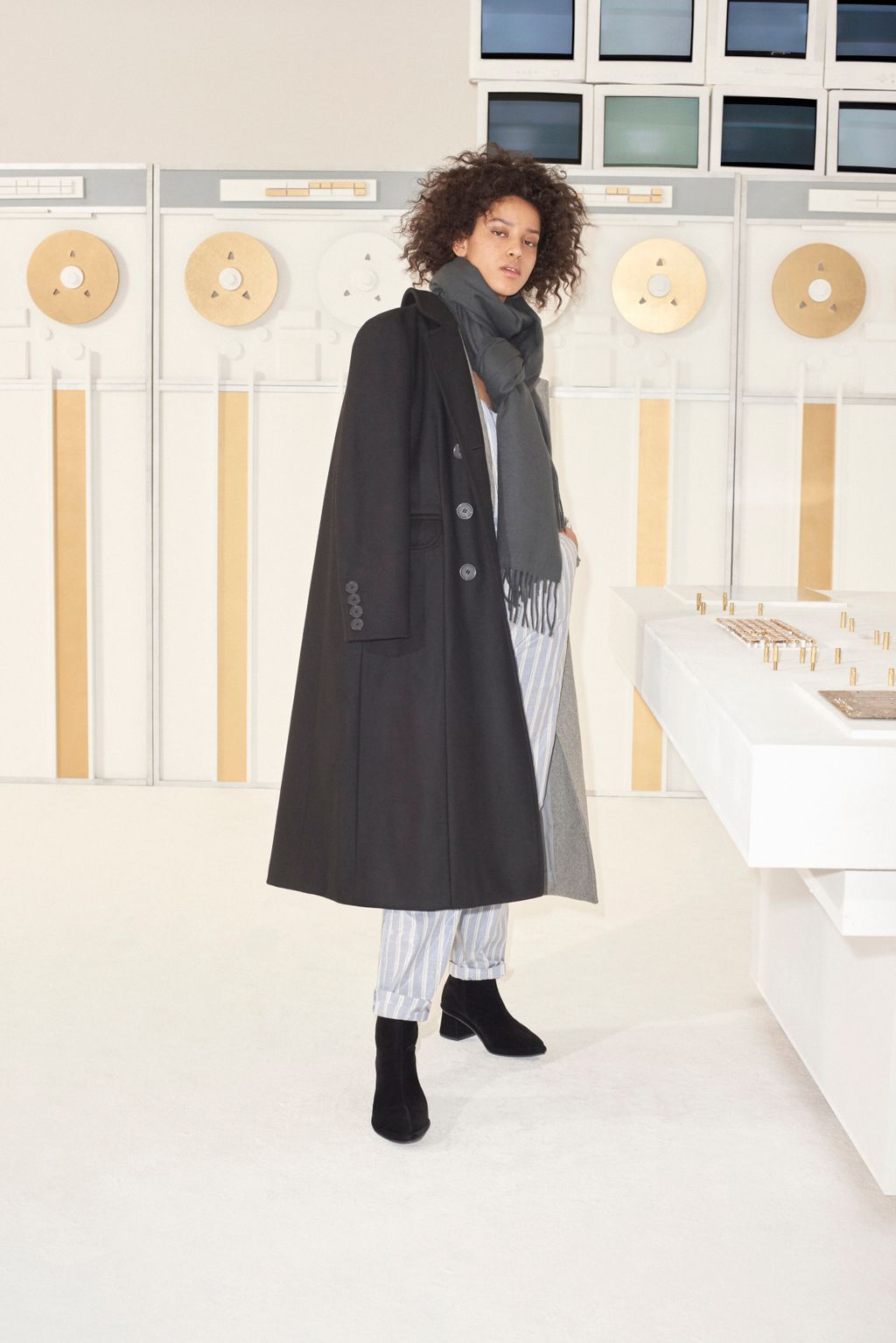 Fashion Week Paris Fall/Winter 2018 look 3 from the Maison Kitsuné collection womenswear