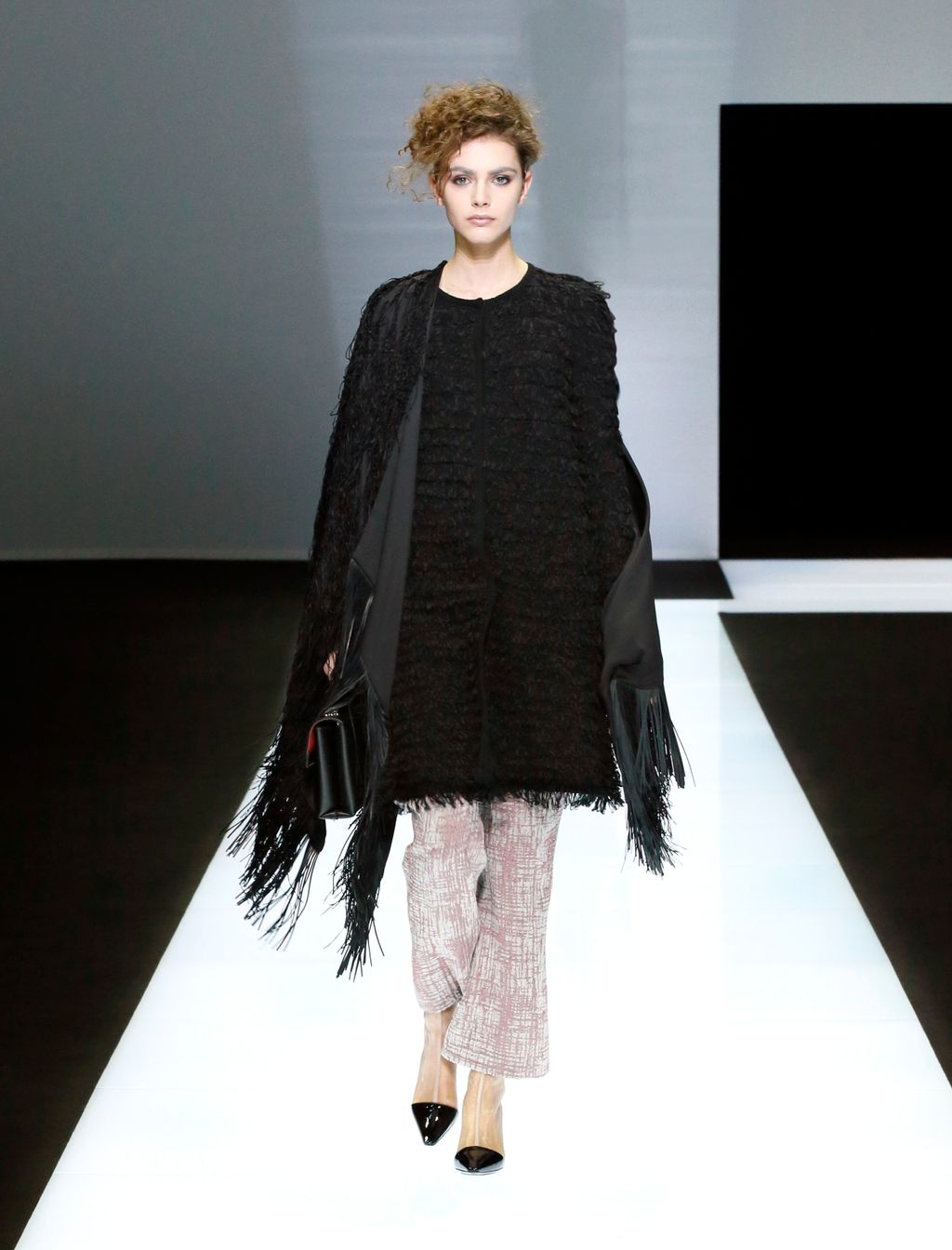 Fashion Week Milan Fall/Winter 2016 look 3 from the Giorgio Armani collection womenswear