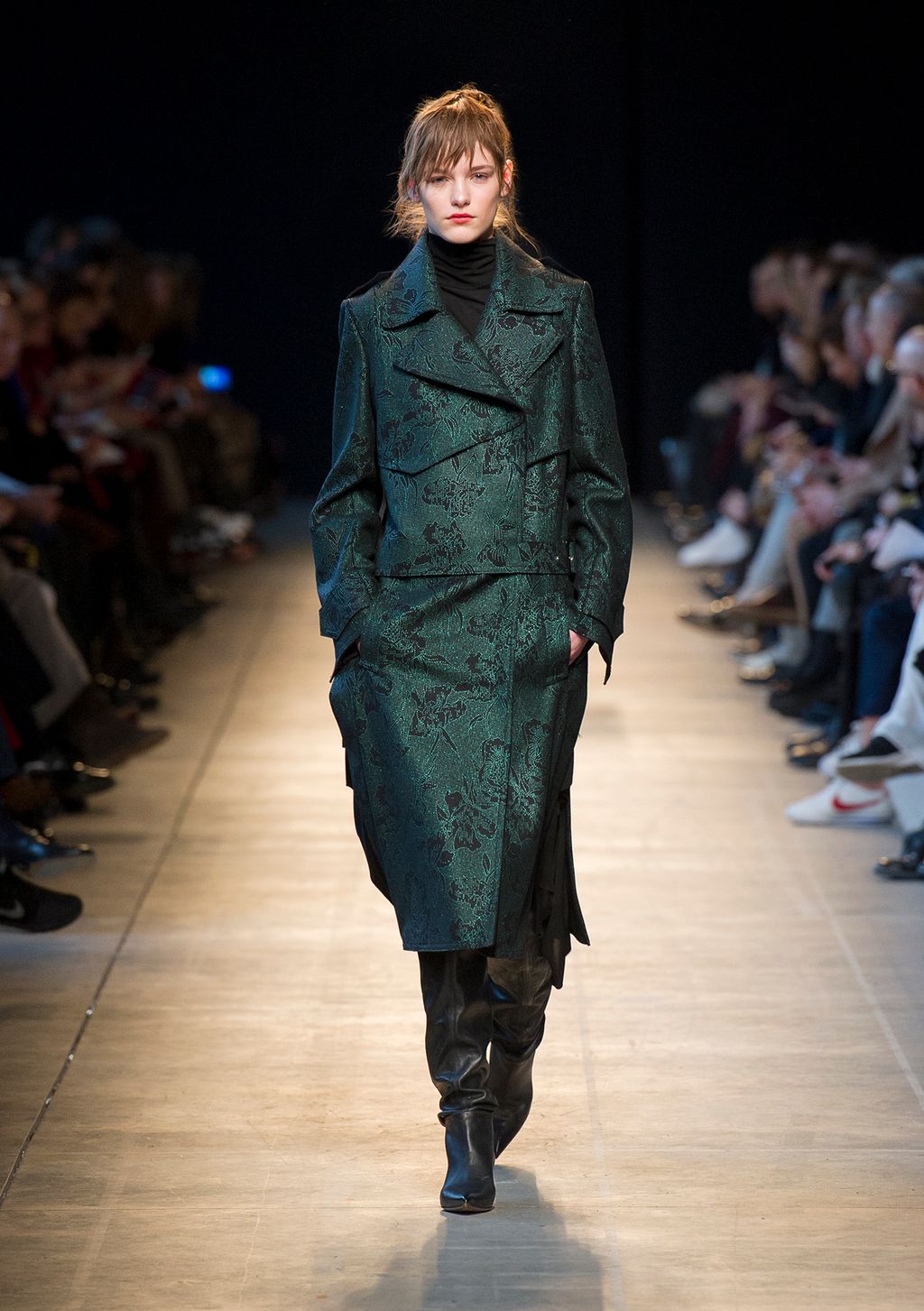 Fashion Week Milan Fall/Winter 2016 look 30 from the Costume National collection 女装