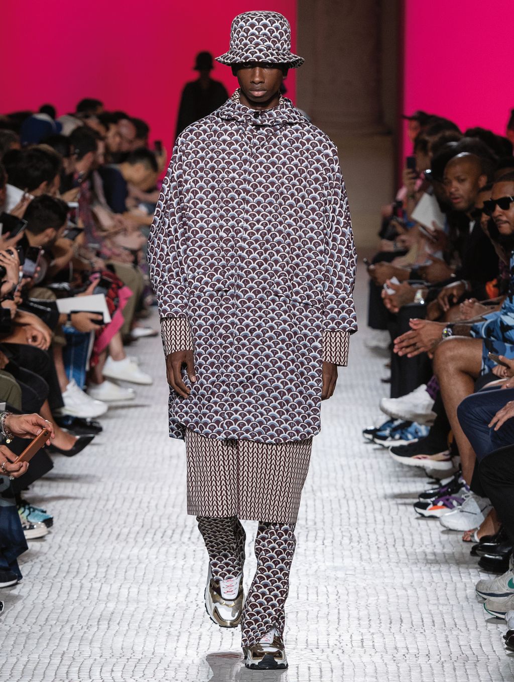Fashion Week Paris Spring/Summer 2019 look 30 from the Valentino collection menswear