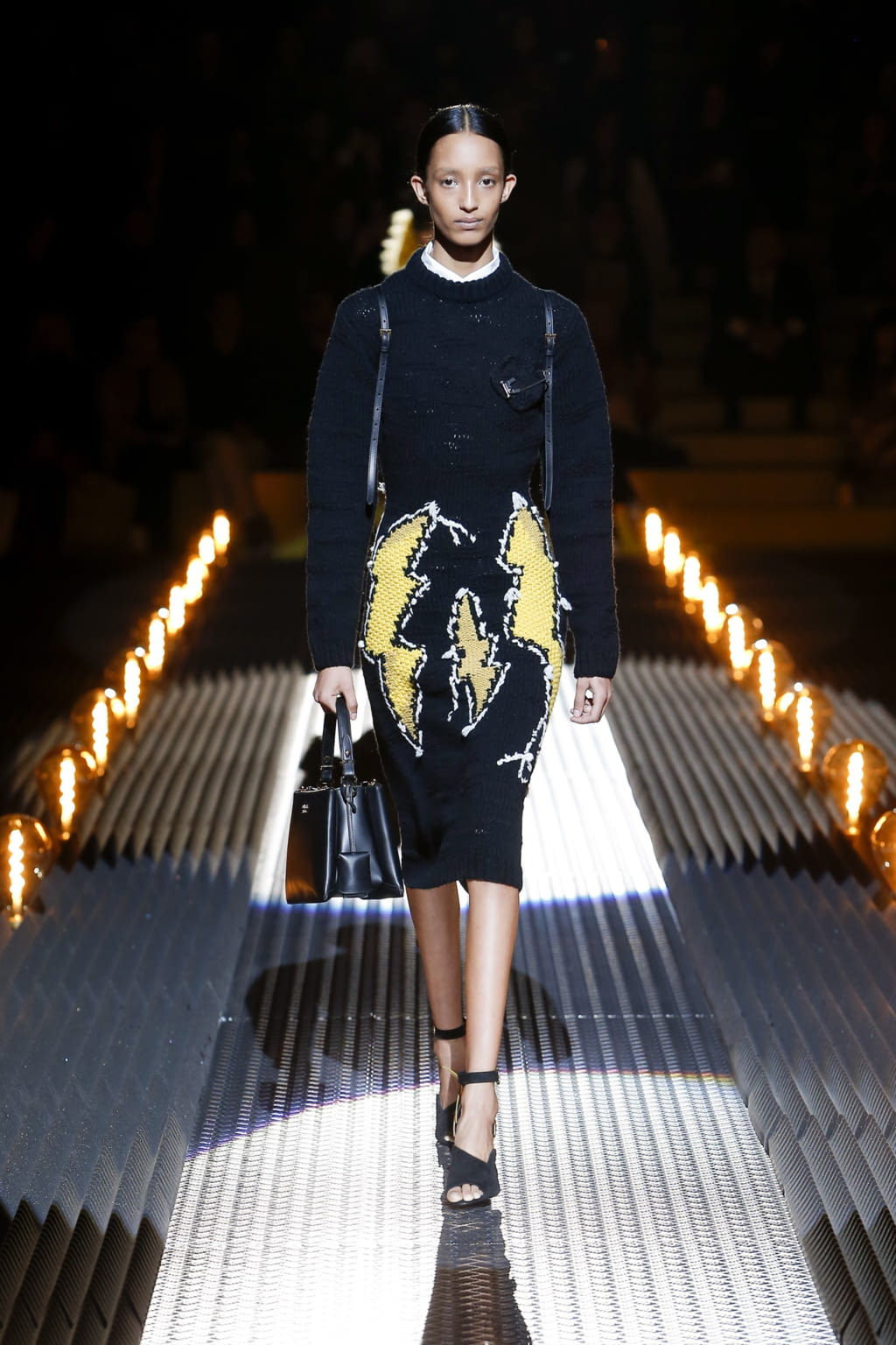 Fashion Week Milan Fall/Winter 2019 look 30 from the Prada collection 女装