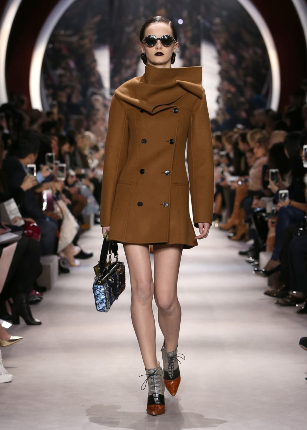 Fashion Week Paris Fall/Winter 2016 look 31 from the Christian Dior collection 女装