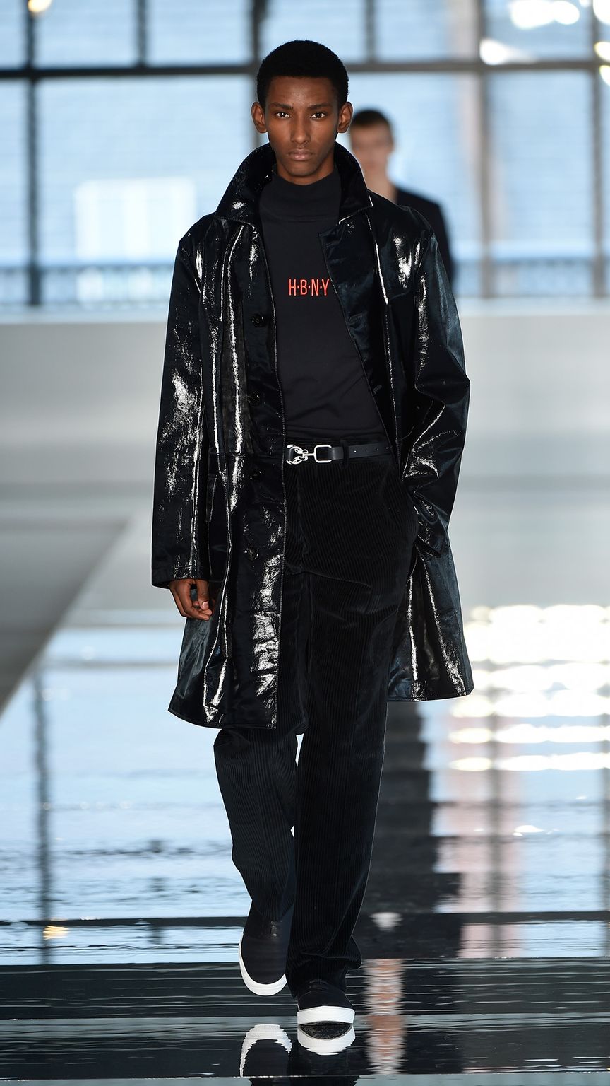Fashion Week New York Spring/Summer 2018 look 31 from the Boss collection 男装