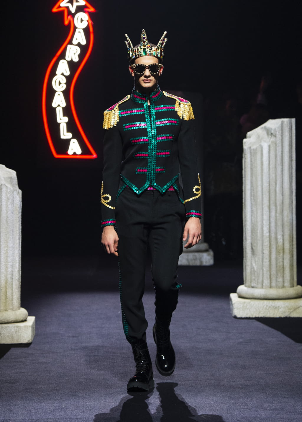Fashion Week Milan Fall/Winter 2019 look 31 from the Moschino collection 男装