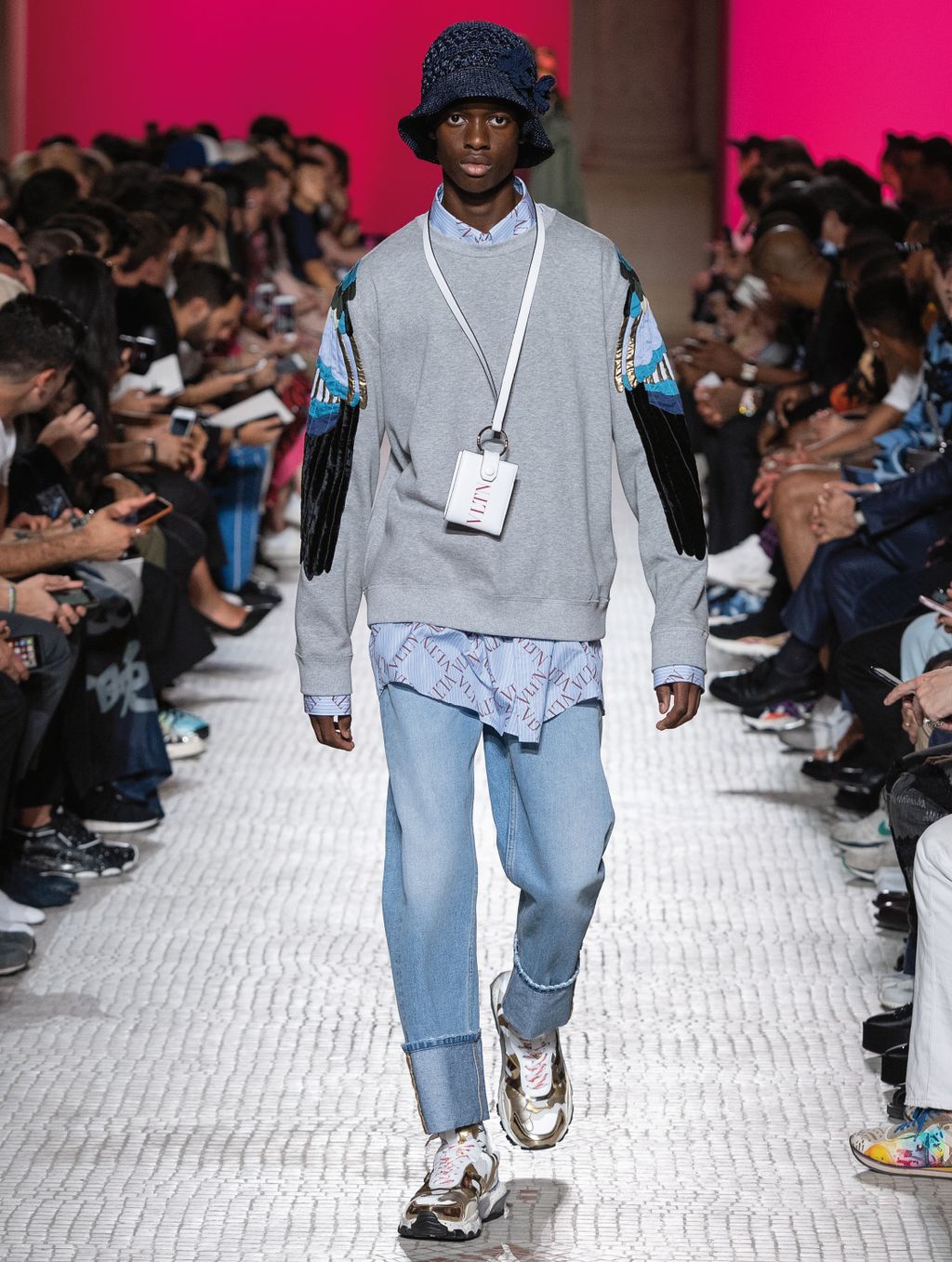 Fashion Week Paris Spring/Summer 2019 look 31 from the Valentino collection menswear