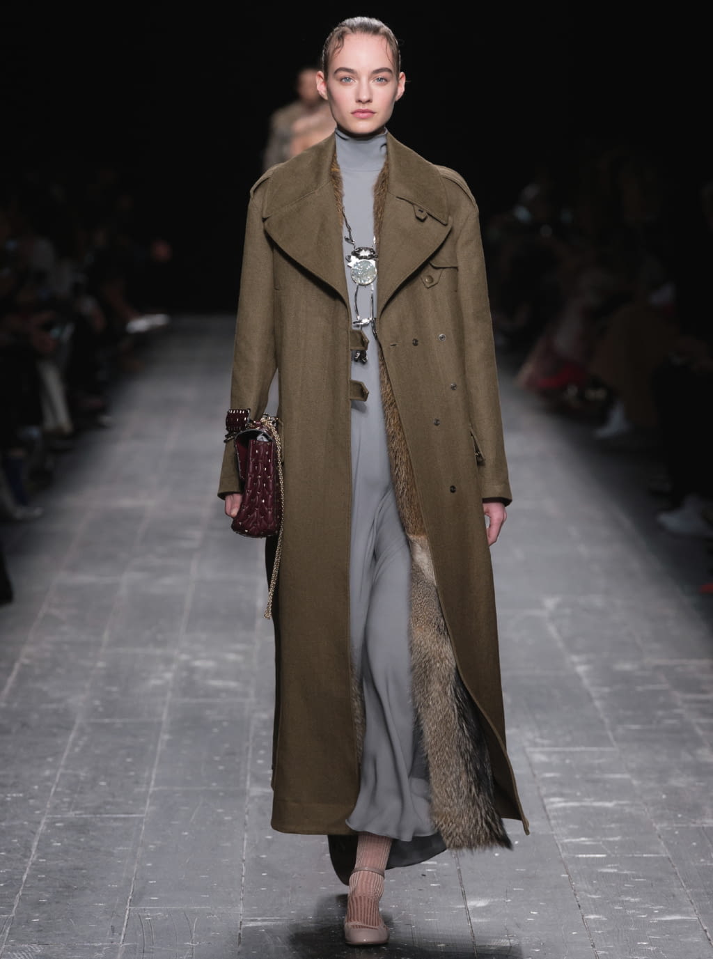 Fashion Week Paris Fall/Winter 2016 look 31 from the Valentino collection womenswear