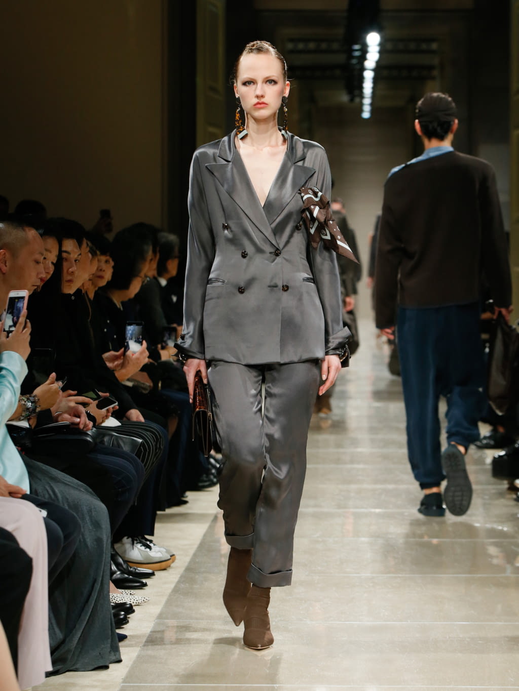 Fashion Week Milan Resort 2020 look 32 from the Giorgio Armani collection 女装