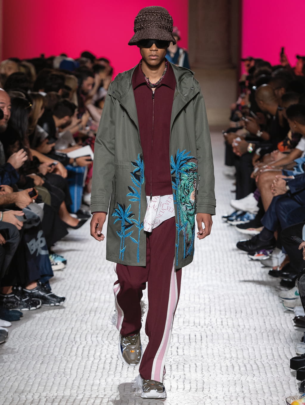 Fashion Week Paris Spring/Summer 2019 look 32 from the Valentino collection 男装