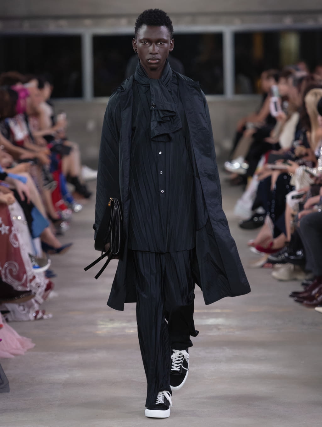Fashion Week Paris Pre-Fall 2019 look 33 from the Valentino collection 女装