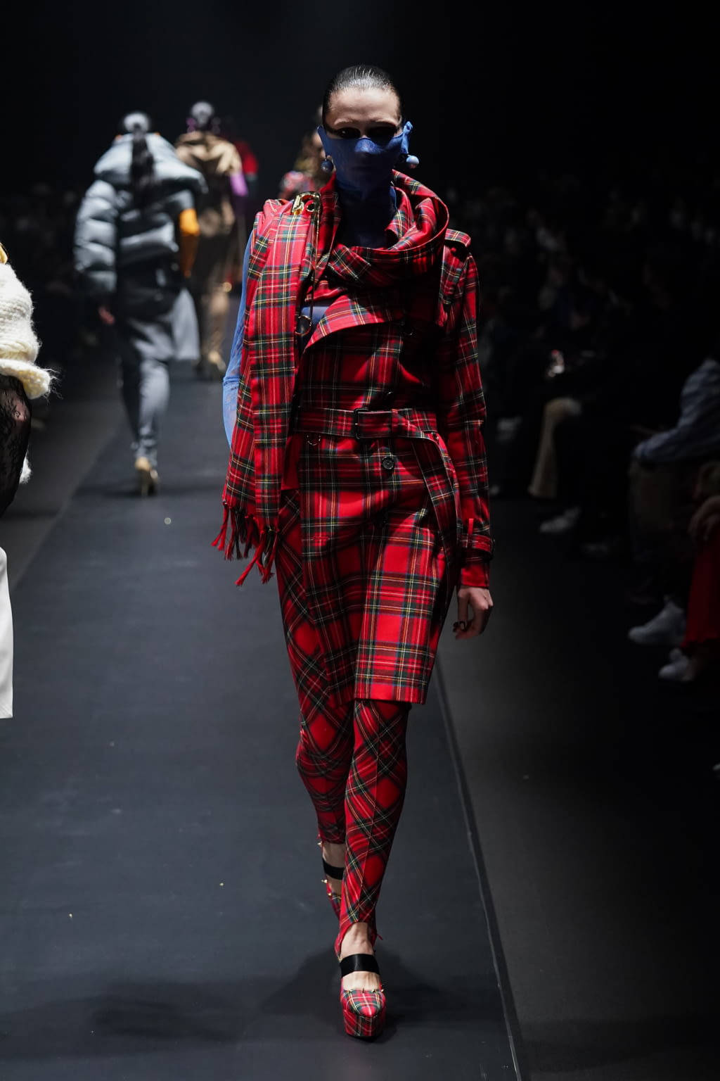 Fashion Week Paris Fall/Winter 2022 look 33 from the Undercover collection womenswear