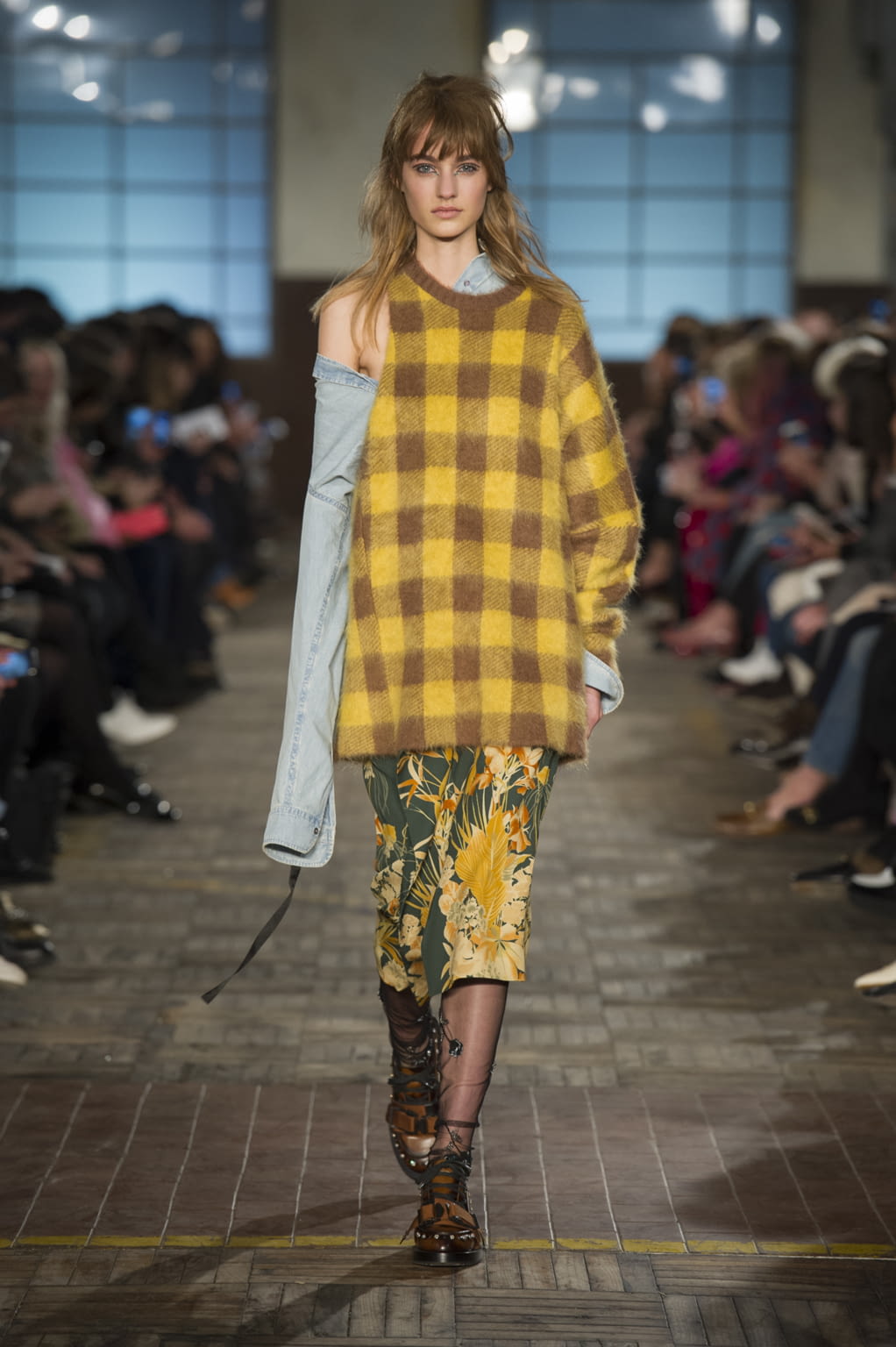 Fashion Week Milan Fall/Winter 2016 look 33 from the N°21 collection 女装