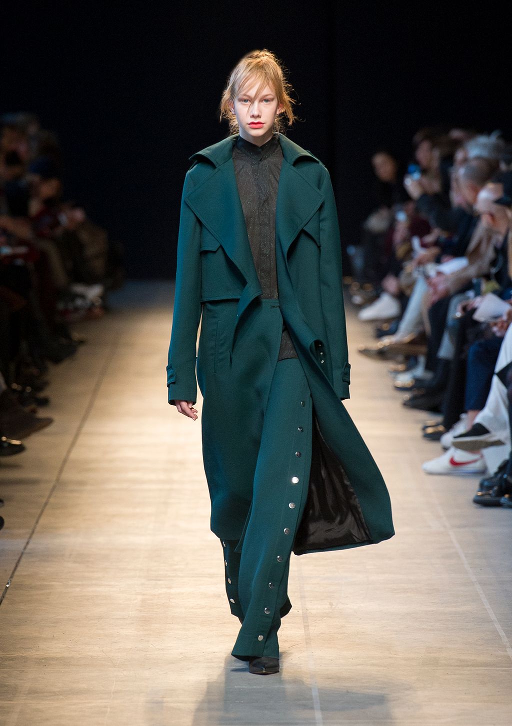Fashion Week Milan Fall/Winter 2016 look 33 from the Costume National collection 女装