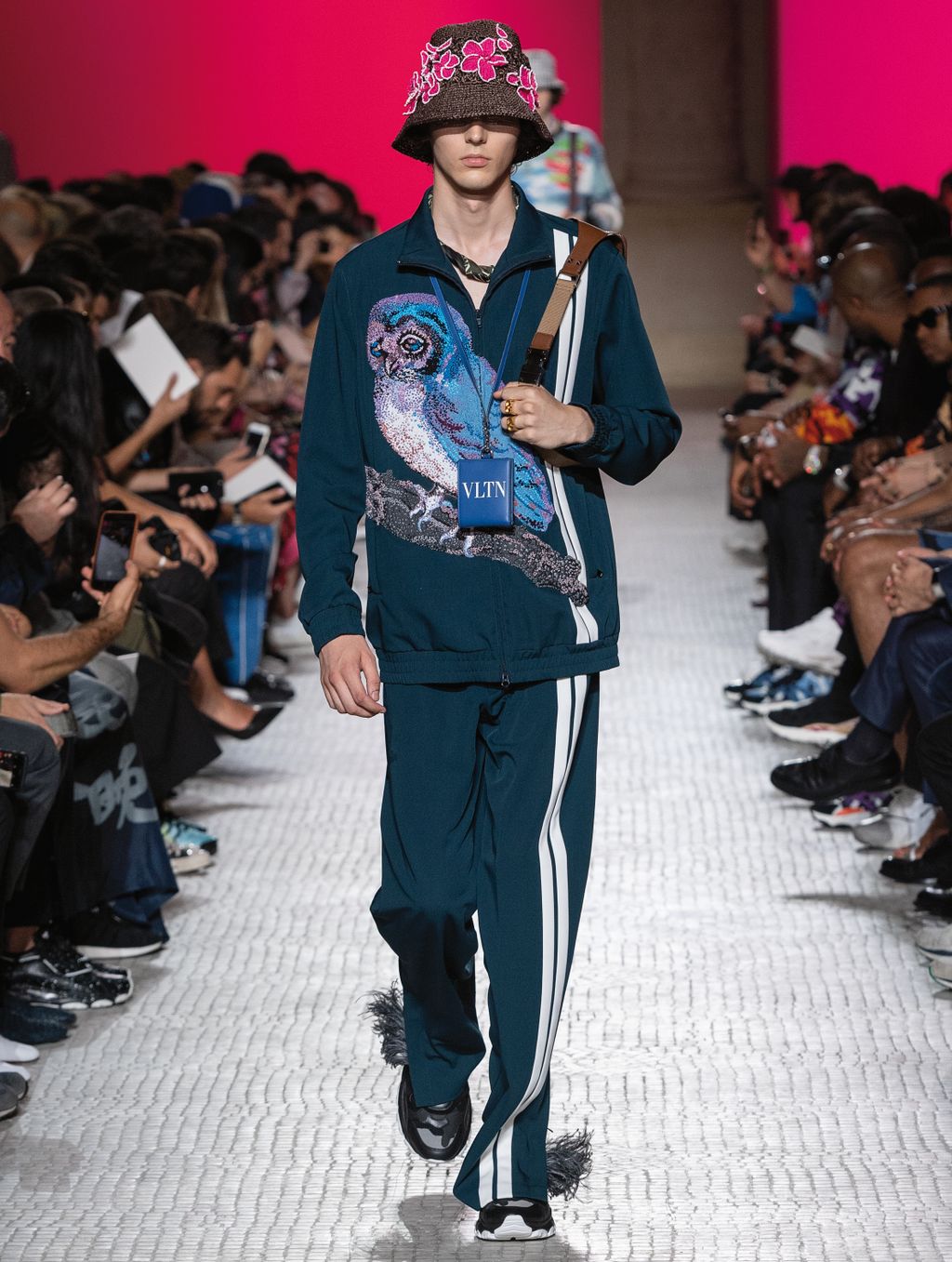 Fashion Week Paris Spring/Summer 2019 look 33 from the Valentino collection menswear