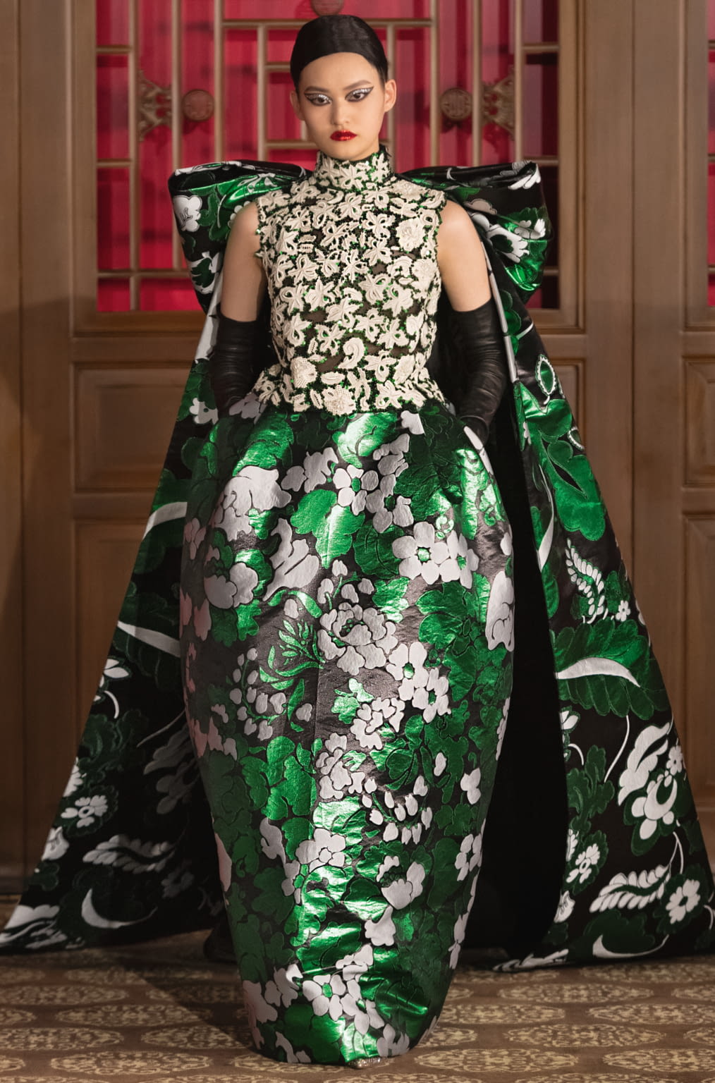 Fashion Week Paris Fall/Winter 2019 look 33 from the Valentino collection couture