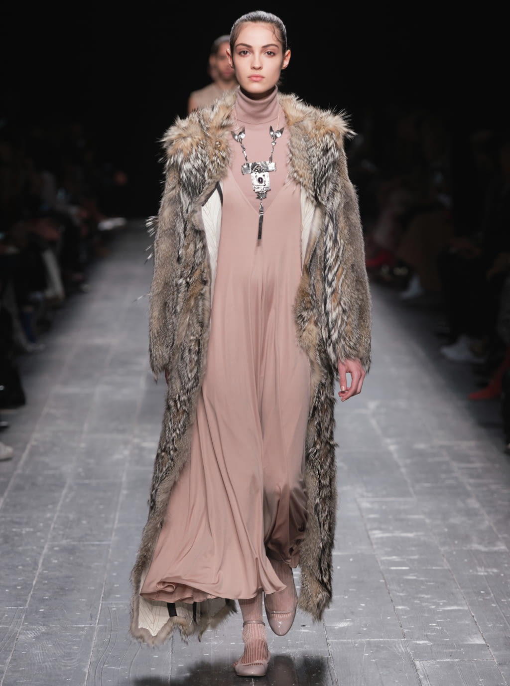 Fashion Week Paris Fall/Winter 2016 look 33 from the Valentino collection womenswear