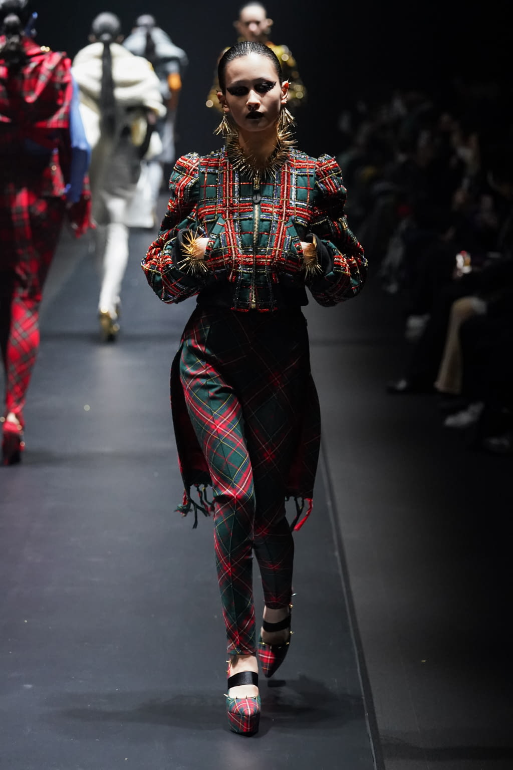 Fashion Week Paris Fall/Winter 2022 look 34 from the Undercover collection womenswear