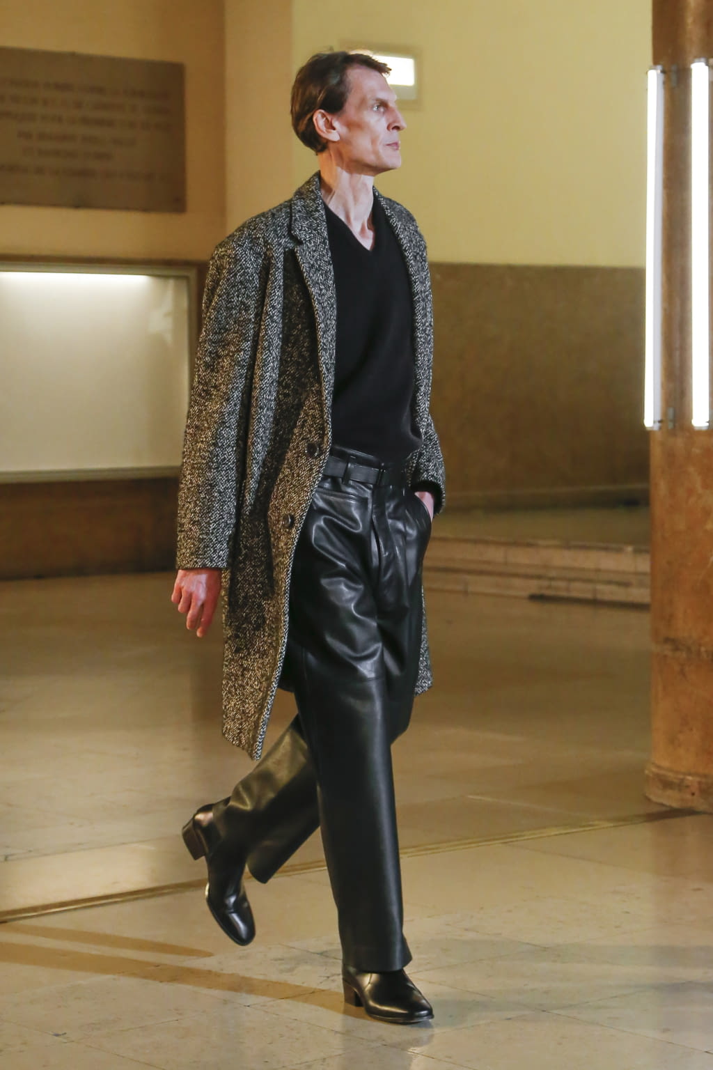 Fashion Week Paris Fall/Winter 2020 look 34 from the Lemaire collection 女装