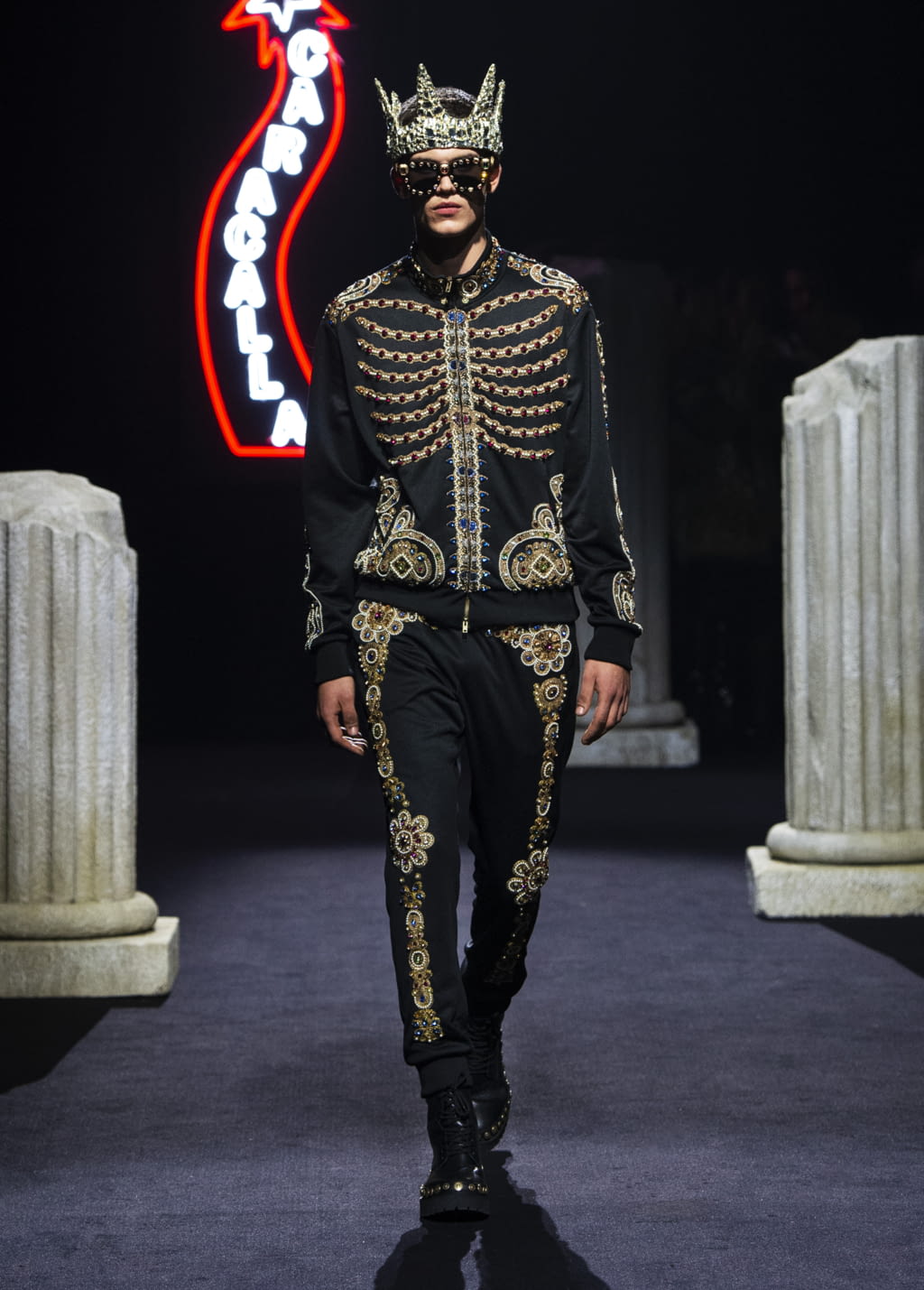 Fashion Week Milan Fall/Winter 2019 look 34 de la collection Moschino menswear