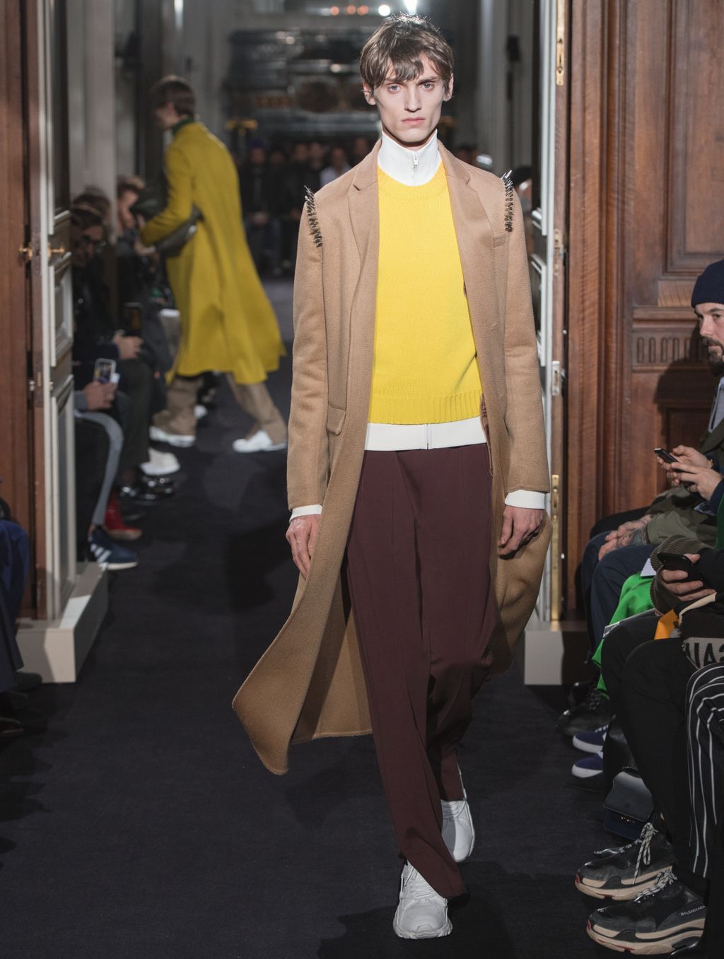 Fashion Week Paris Fall/Winter 2018 look 34 de la collection Valentino menswear