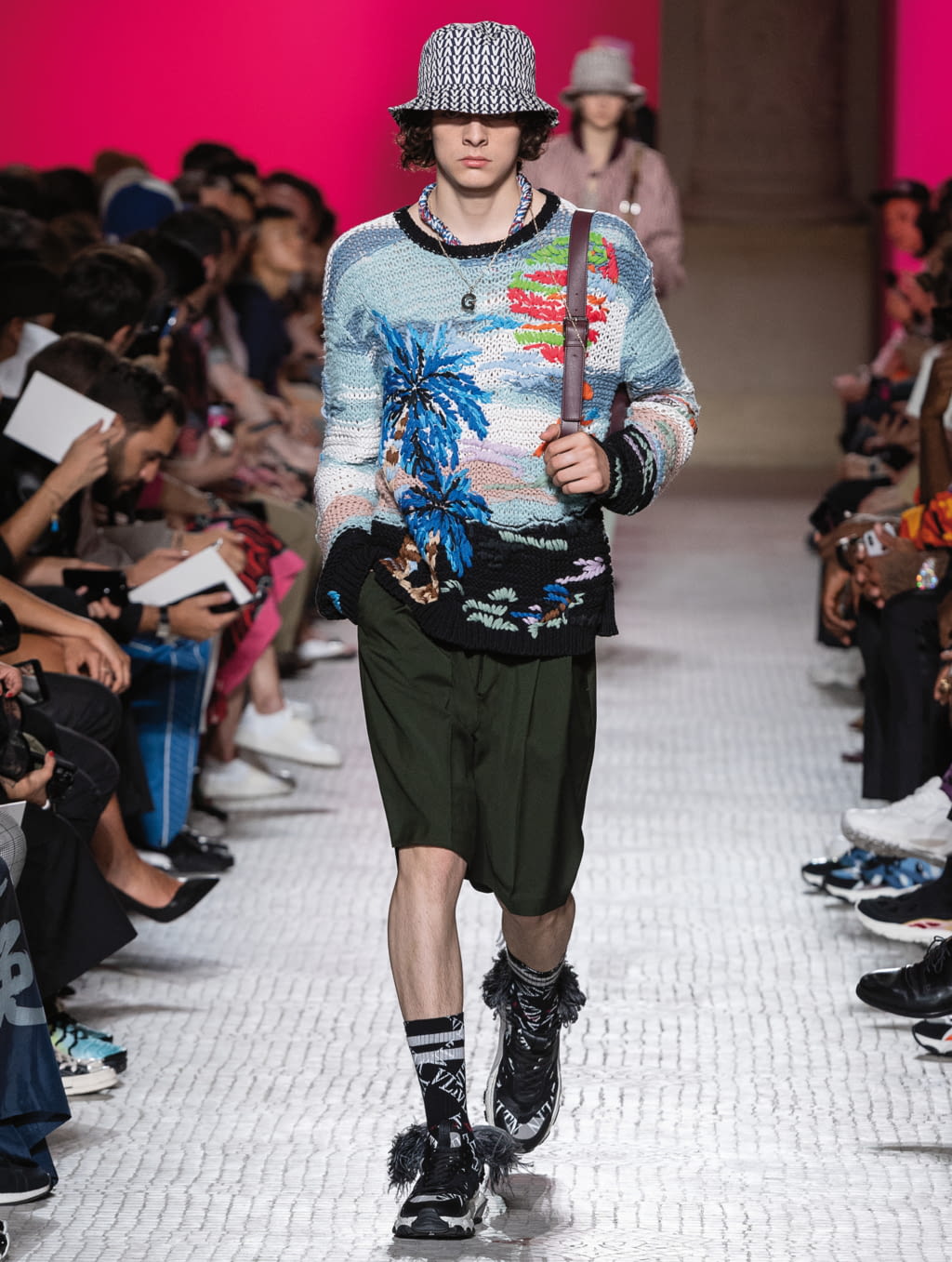 Fashion Week Paris Spring/Summer 2019 look 34 from the Valentino collection menswear