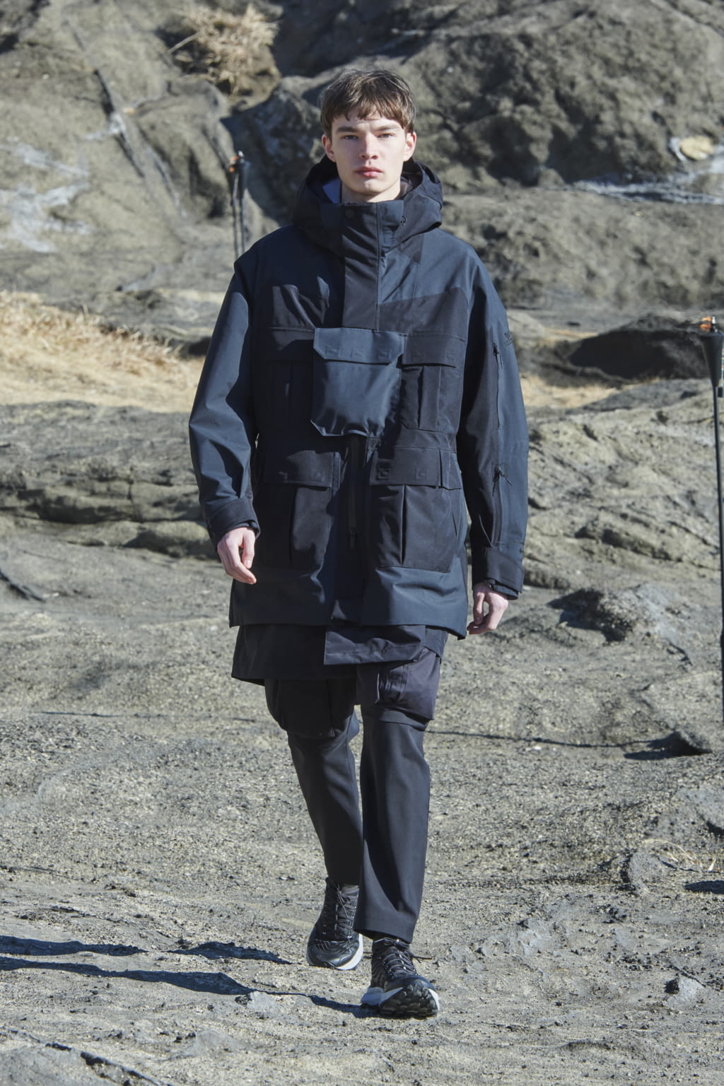 Fashion Week Paris Fall/Winter 2022 look 35 from the White Mountaineering collection 男装