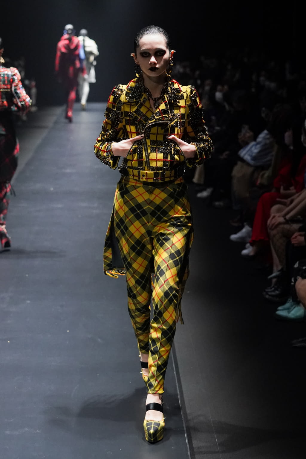 Fashion Week Paris Fall/Winter 2022 look 35 from the Undercover collection womenswear