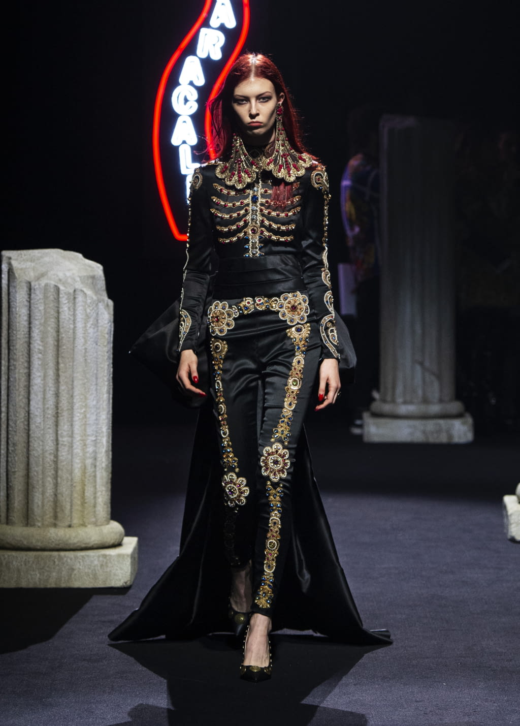 Fashion Week Milan Pre-Fall 2019 look 37 de la collection Moschino womenswear