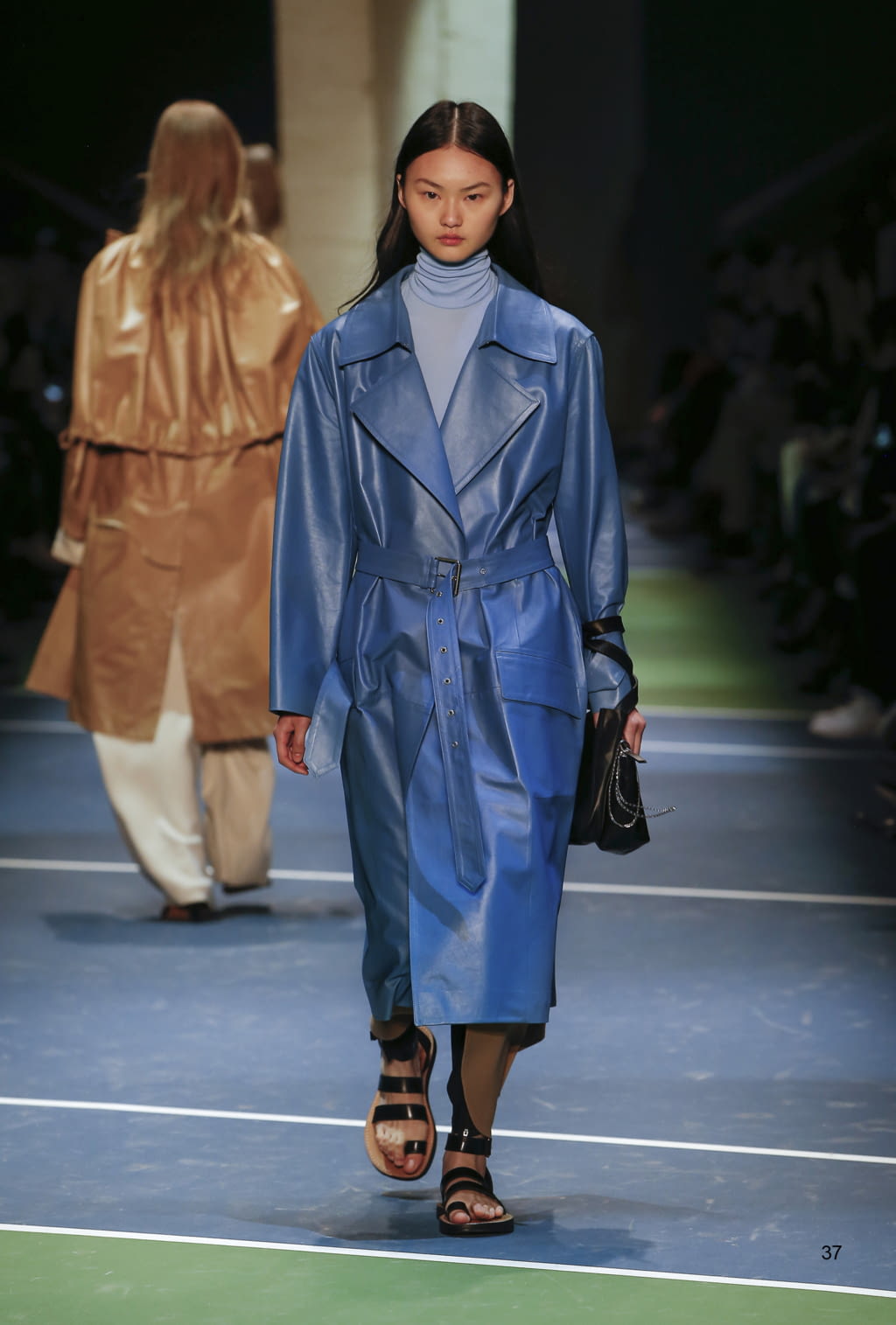 Fashion Week Paris Fall/Winter 2016 look 37 from the Celine collection 女装