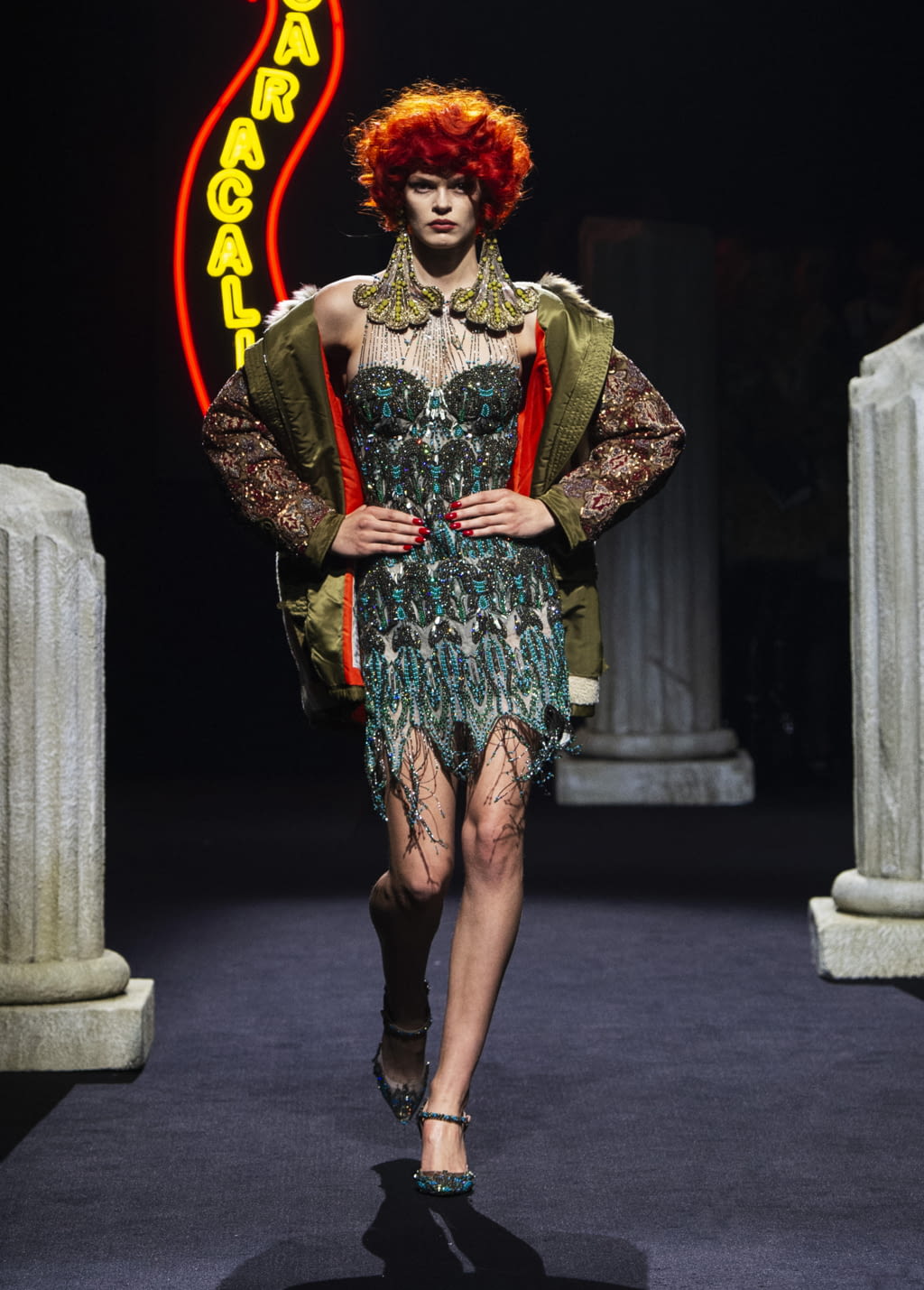 Fashion Week Milan Pre-Fall 2019 look 38 de la collection Moschino womenswear